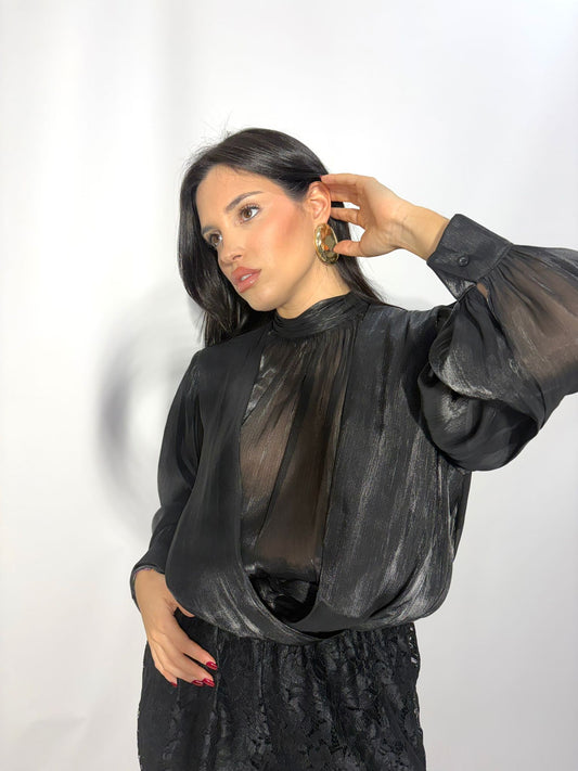 CAMISA SEMITRANSPARENTE.