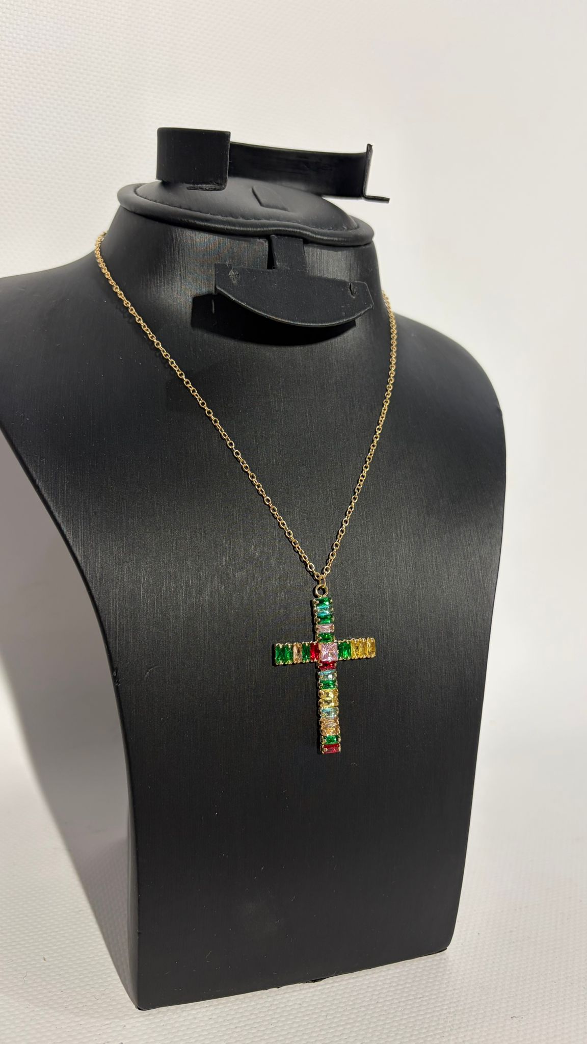 CADENA CRUZ MULTICOLOR