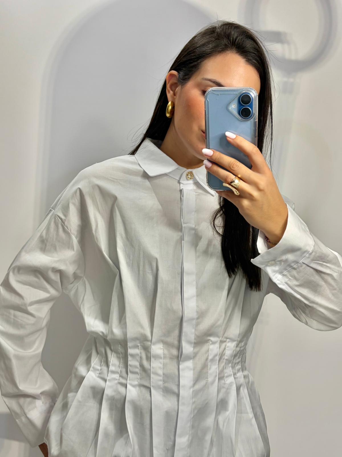 Camisa pliegues.