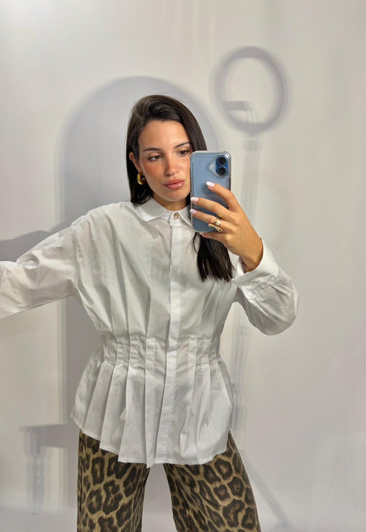 Camisa pliegues.