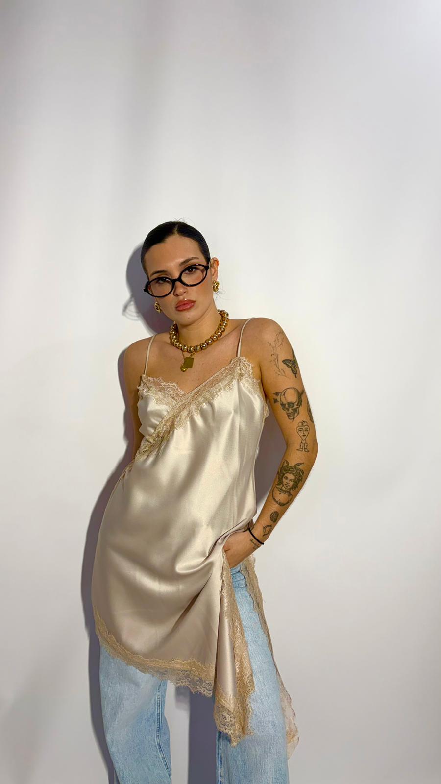 VESTIDO LENCERO