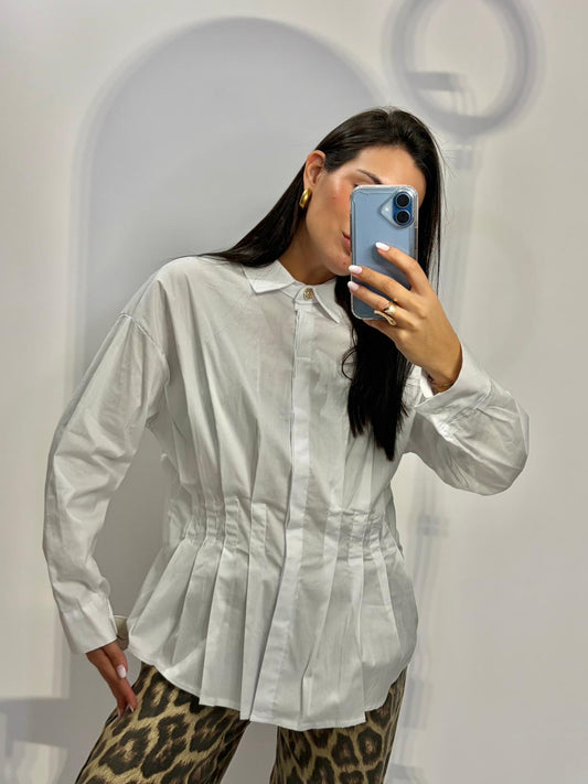 Camisa pliegues.